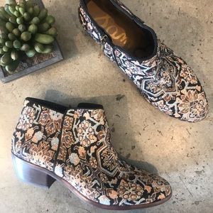 Sam Edelman Petty Tapestry Booties Size 8.5